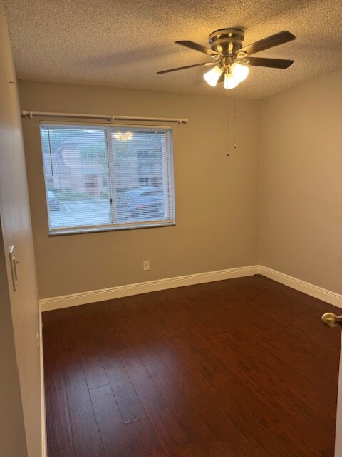 Building Photo - 707 NW 208th Dr