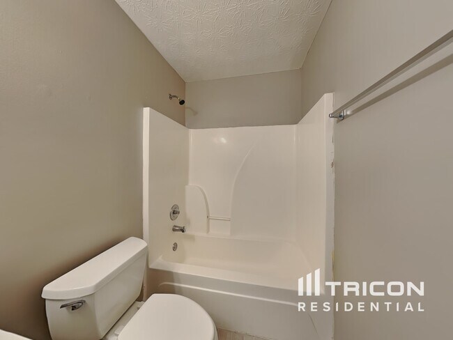 Building Photo - 1512 Riverglen Dr