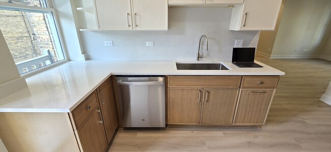 Building Photo - 432 S Maple Ave