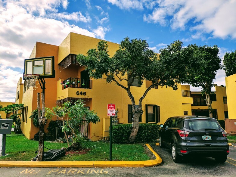 Building - 646 NW 114th Ave