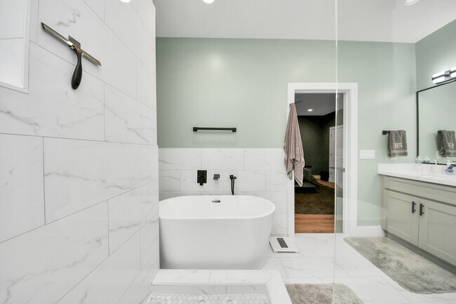 Building Photo - 2007 Briley St