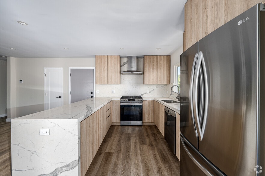 2BR, 1BA - Kitchen - 1427 N Vista St