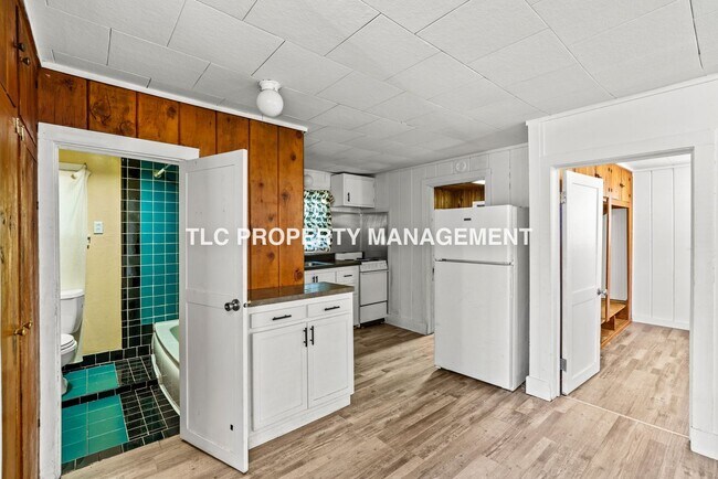 Building Photo - 717 S 2nd St