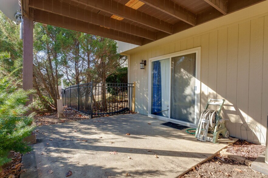 Building Photo - 1522 Legend Trail Dr