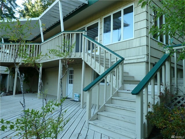 Building Photo - Large Shop Perfect for a home based business, plus 136 feet of waterfront.