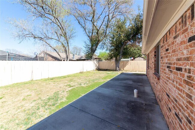 Building Photo - 22538 Market Square Ln