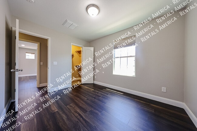 Building Photo - 886 S Brewer Dr