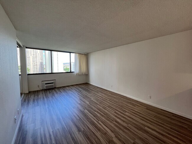 Building Photo - Kukui Plaza Diamond Head Tower- 1 Bed, 1 B...
