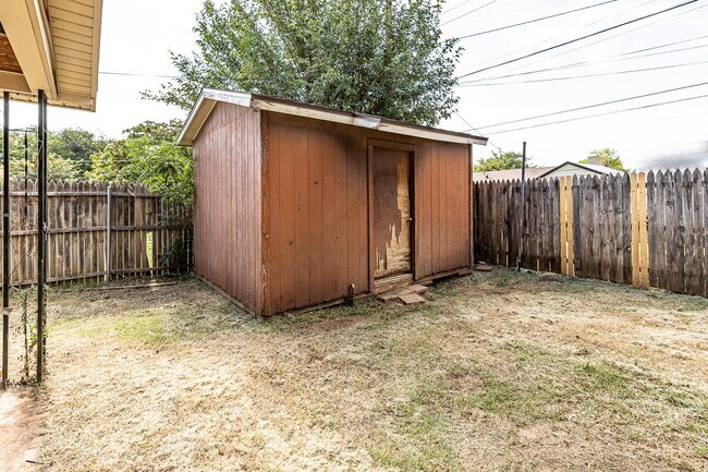 Building Photo - Updated 4 bedroom close to LCU and Tech