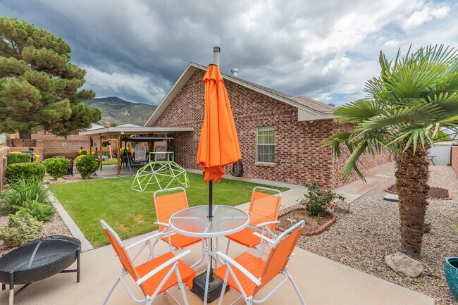 Building Photo - 3 bed 2 bath beautiful home!