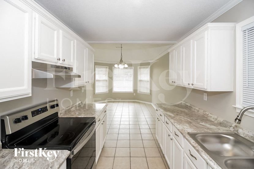 Building Photo - 8788 Overcup Oaks Dr