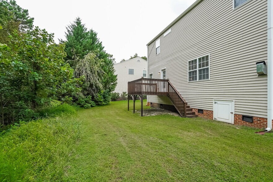 Building Photo - 242 River Hills Dr