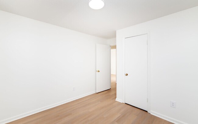 Building Photo - 4BR/2Ba house- Ready for new occupant!