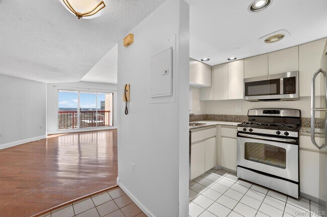 Building Photo - 10 Stewart Pl