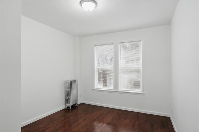 Building Photo - 725 Taylor Ave