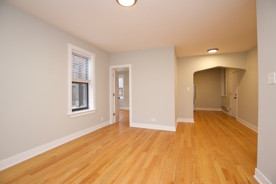 Building Photo - 4242 N Wolcott Ave