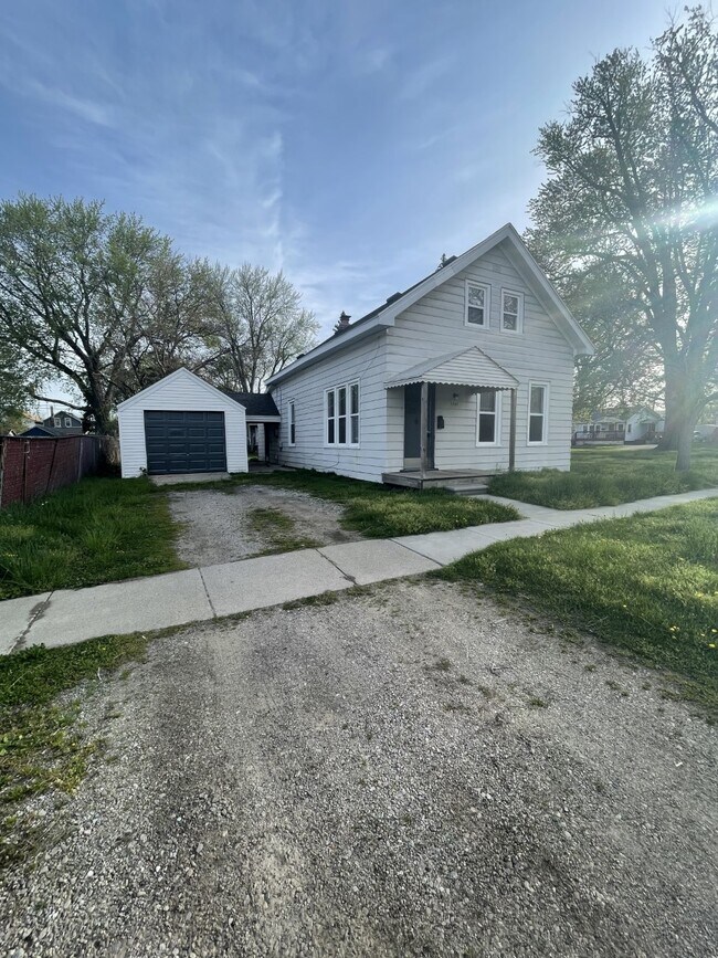Building Photo - 1307 Mansfield St