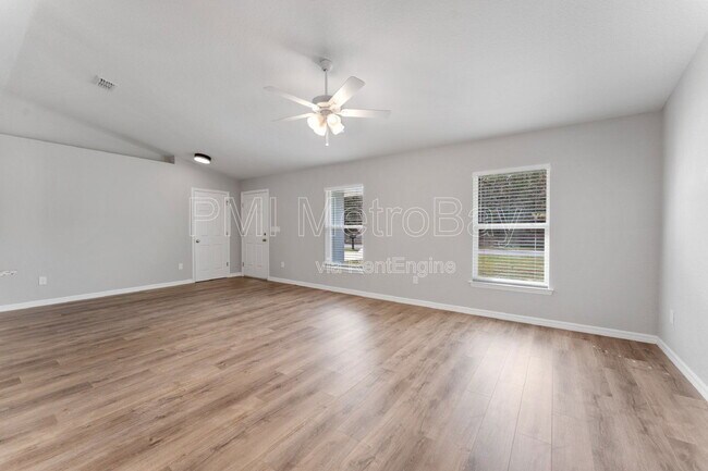 Building Photo - 9461 N Sandree Dr