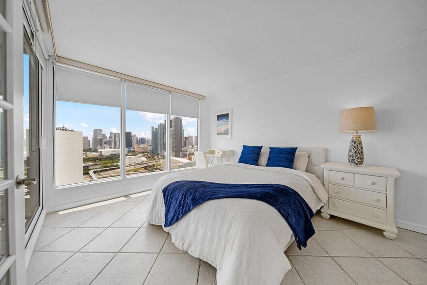 Building Photo - 1717 N Bayshore Dr