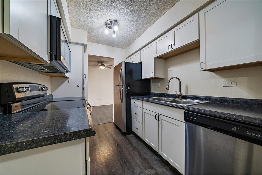 Building Photo - 4569 S Lowell Blvd