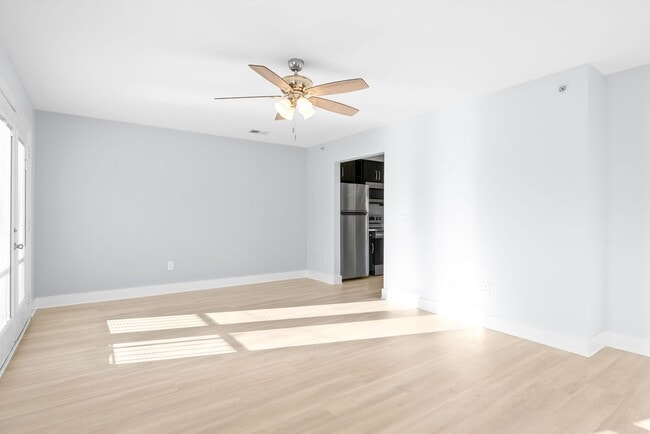 Building Photo - Beautiful 2 Bedroom Condo For Rent Near APSU!