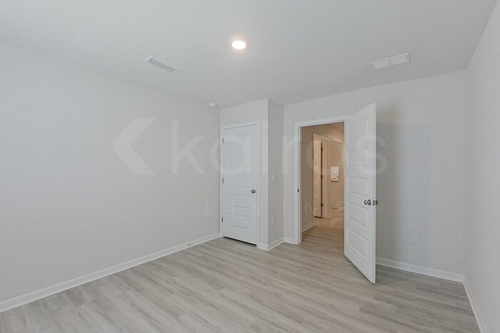 Building Photo - 102 Metalmark Dr