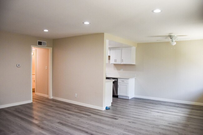 Building Photo - Olive (815) North