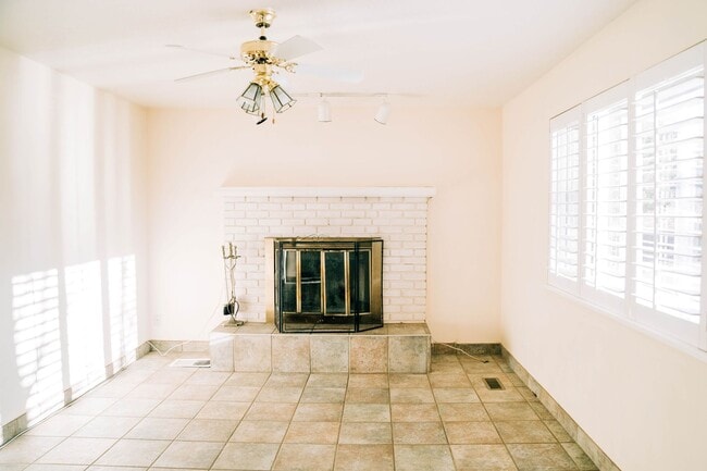 Building Photo - SMALL DOG FRIENDLY!!!  Meadow Street House