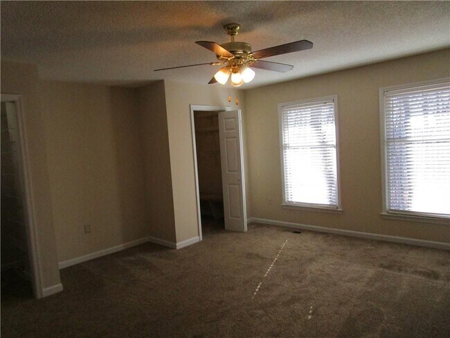 Building Photo - 2429 Thompson Mill Rd