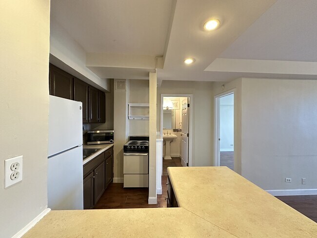 Building Photo - 4180 N Marine Dr