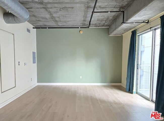 Building Photo - 645 W 9th St