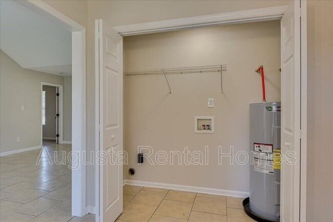 Building Photo - 4851 Jasmine Way