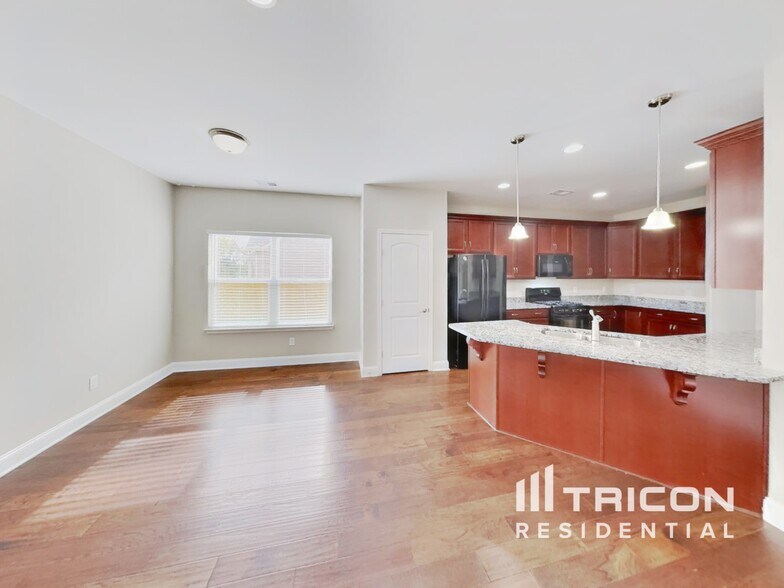 Building Photo - 1372 Wentworth Dr