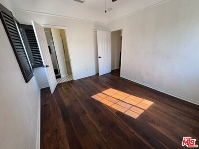 Building Photo - 1425 S Curson Ave
