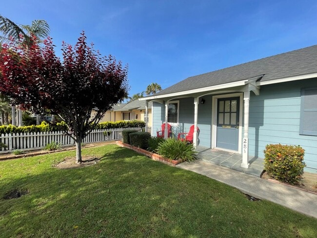 Building Photo - Quaint Home in Desirable Midtown Neighborhood!