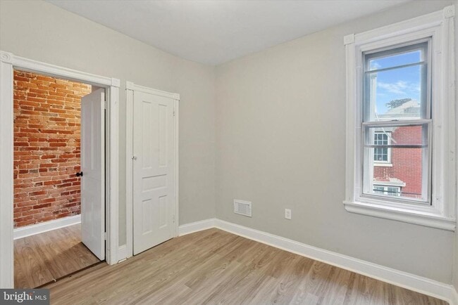 Building Photo - 1323 N 28th St