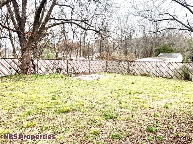 Building Photo - 2212 Harvey St