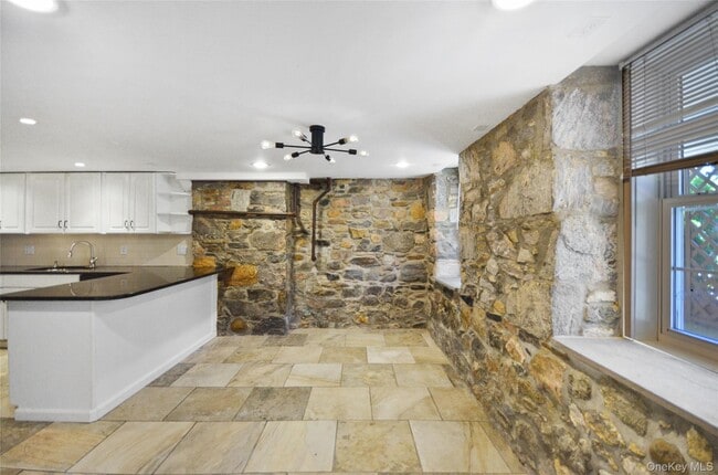 Building Photo - 29 S Eckar St