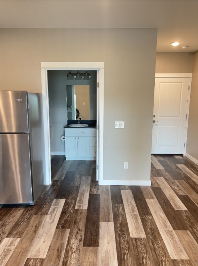 Building Photo - Studio Apartment Available in August!