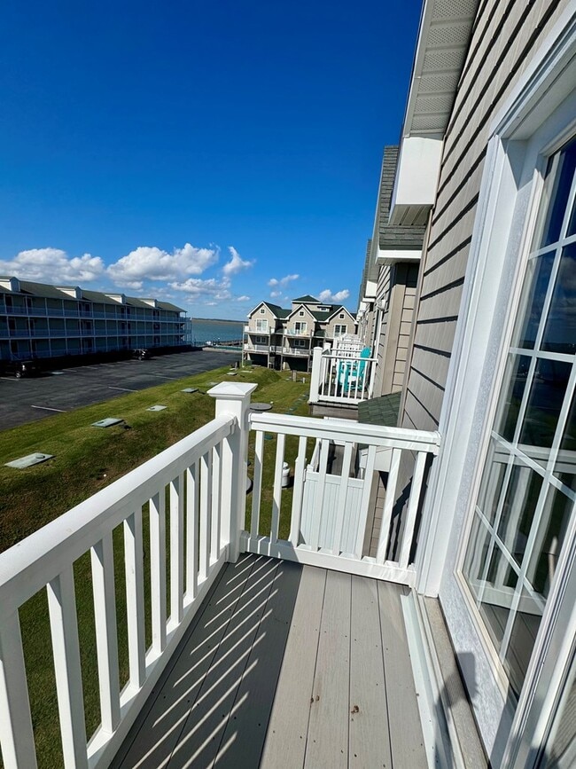 Building Photo - 6386 Waters Edge Dr