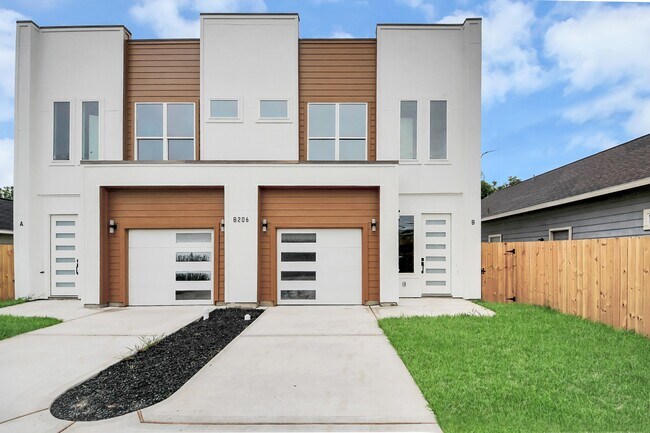 Building Photo - 8206 Colonial Ln
