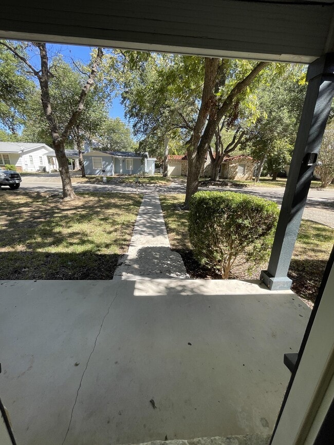 Building Photo - 935 Allen Ave