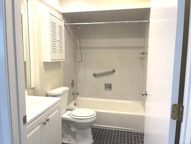 Building Photo - 451 Heritage Vlg