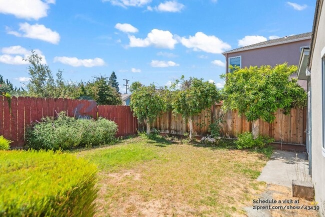 Building Photo - 1697 140th Ave
