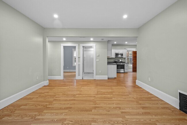 Building Photo - 25 Howes St