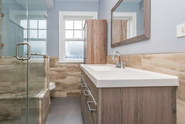 Building Photo - 415 W Ridgeland Ave