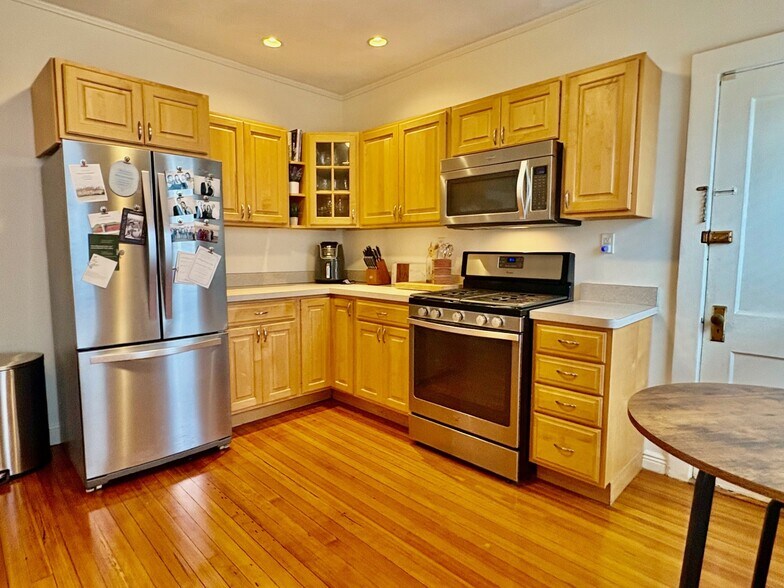 Building Photo - 69 Beaumont St