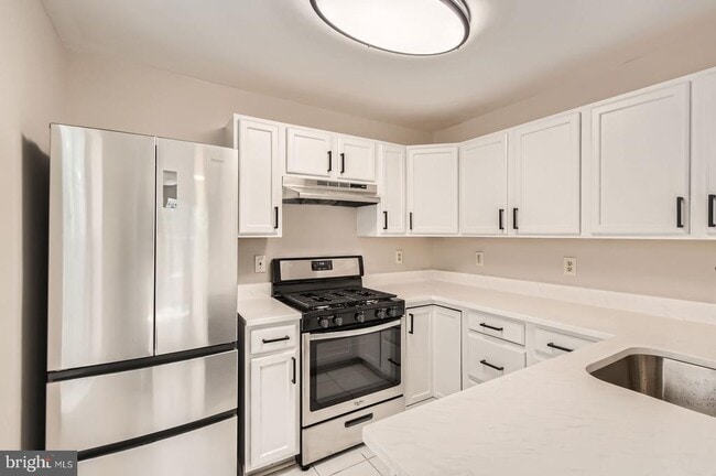 Building Photo - 8813 Stoneridge Cir