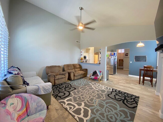 Building Photo - Northeast El Paso 3 bed with Refrig A/C and Solar Panels