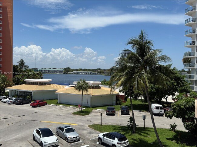 Building Photo - 1351 NE Miami Gardens Dr